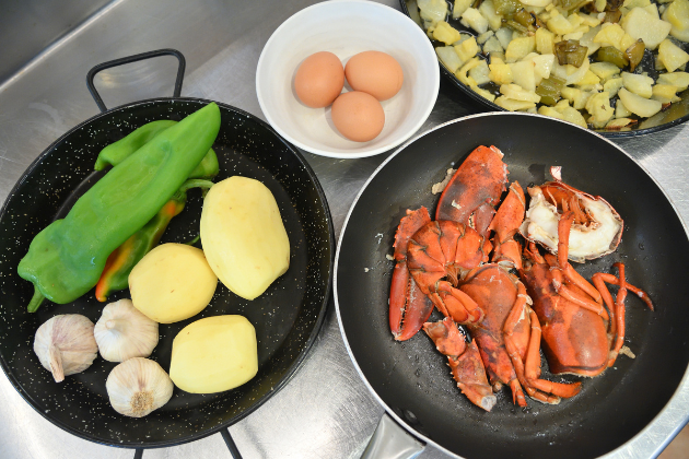 Bogavante A La Formenterana Con Patatas Caseras Y Huevos Fritos